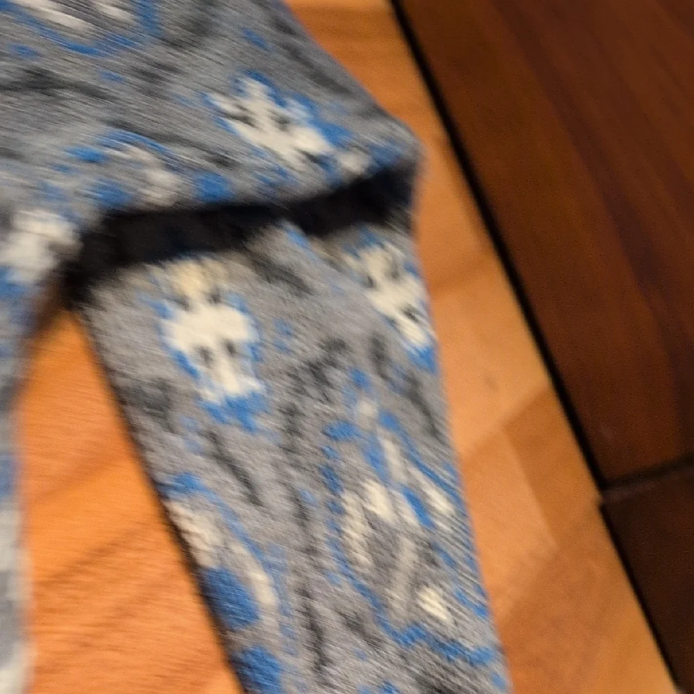 Vintage Blue and Gray Geometric Crewneck Sweater - Picture 5 of 10